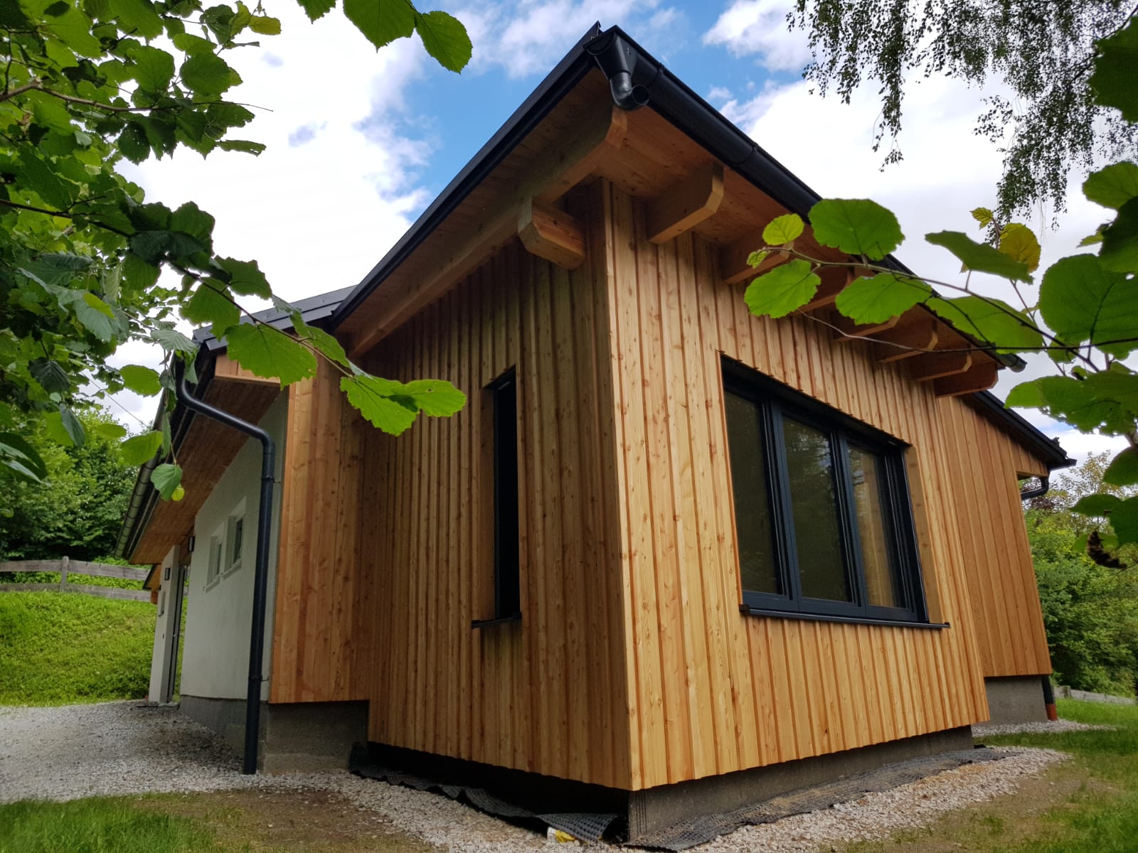 Holzbau Schmidt - Zubau im Holzbau mit Außenschalung